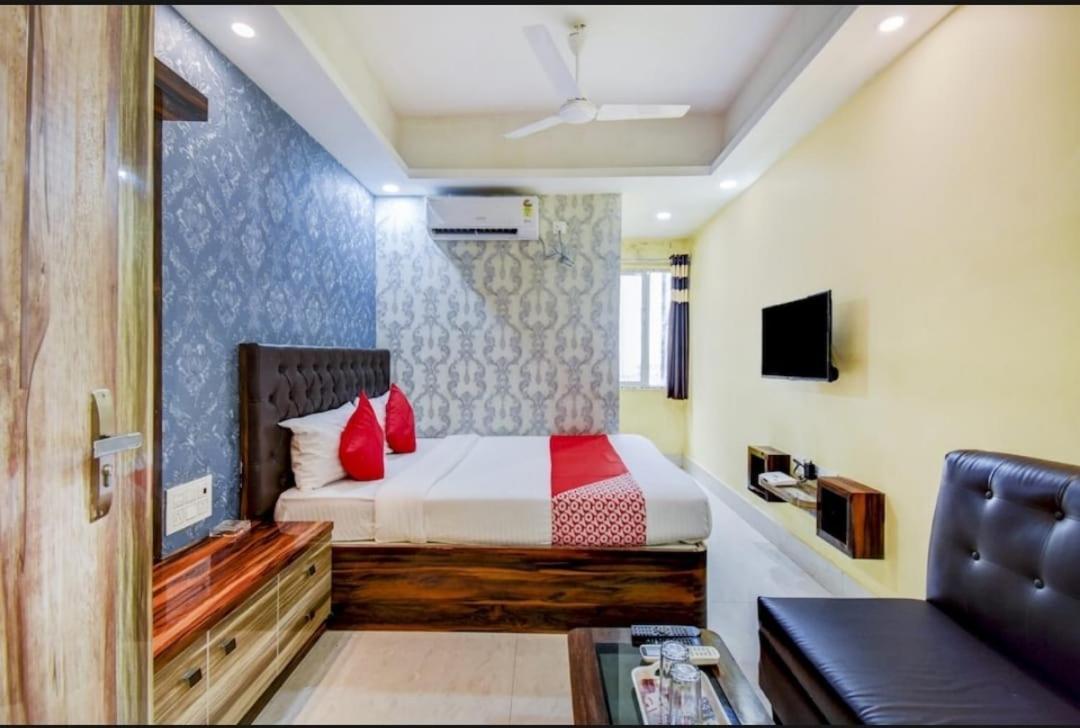 Deep Chinarpark,near Airport Guest house Kolkata